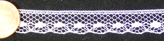 L010, White SCALLOPED EMBROIDERED LACE - 4ft