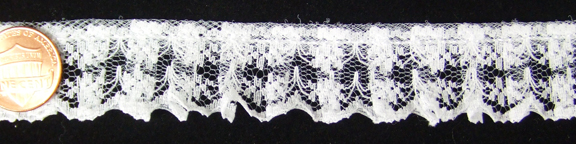 L016, White 7/8" Ruffled Candlewick Lace Trim 2ft long - Click Image to Close