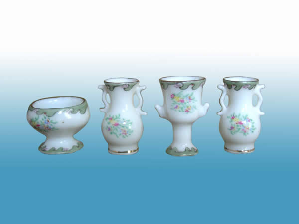 EP 05038 - A Porcelain planter and 3 Vase set